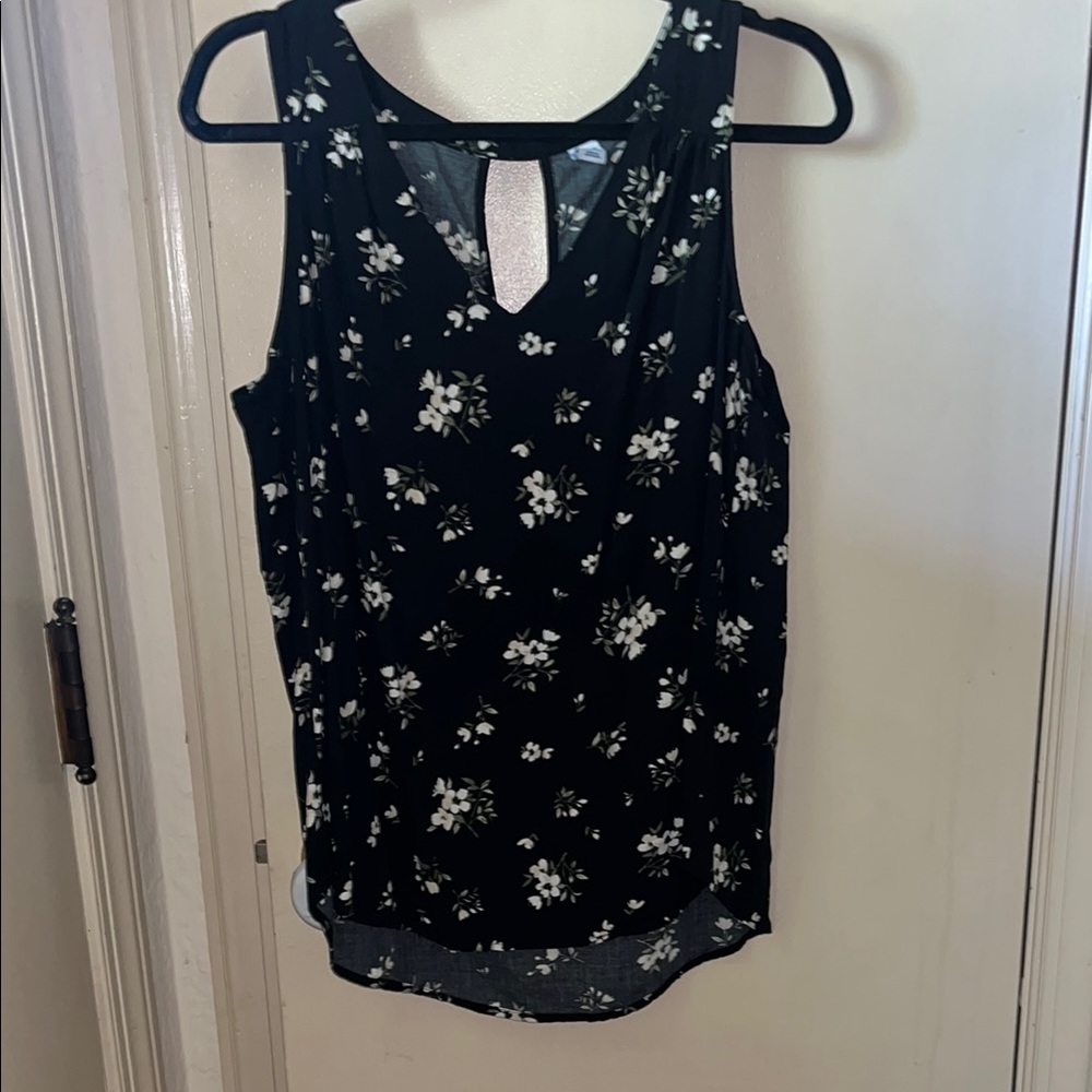 Old Navy Black floral sleeveless shirt